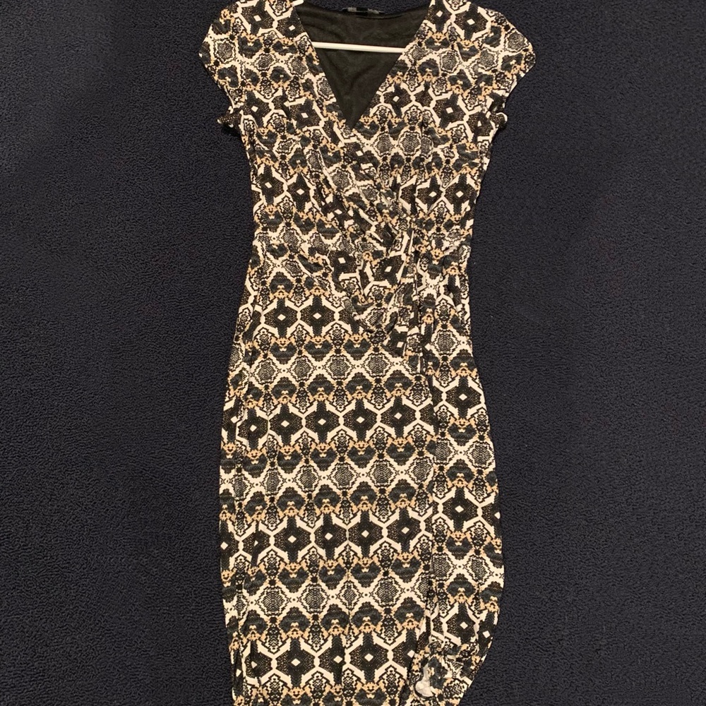 Short sleeve V-neck dress